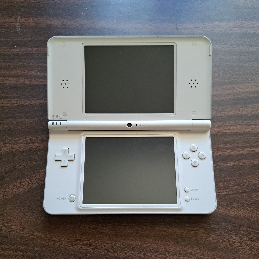 Modded Nintendo DSi XL - White